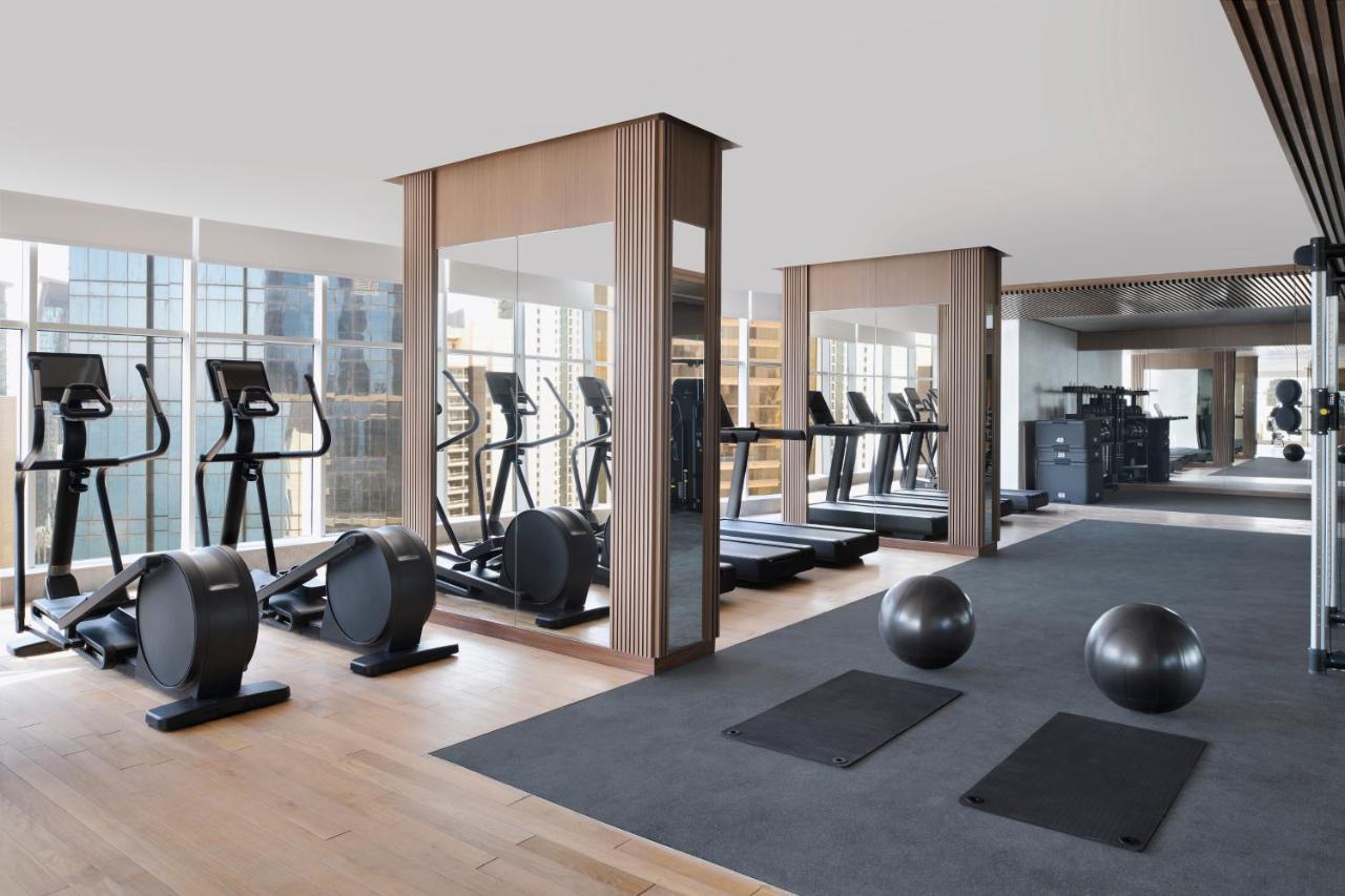 Отель Element By Westin West Bay Доха Экстерьер фото The gym at The Hari