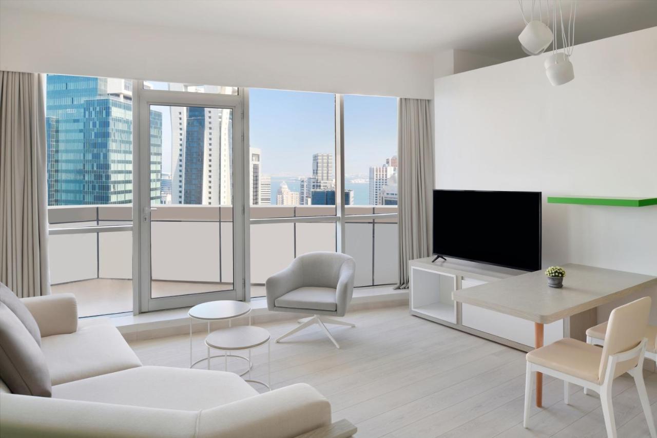 Отель Element By Westin West Bay Доха Экстерьер фото A living room in a condominium