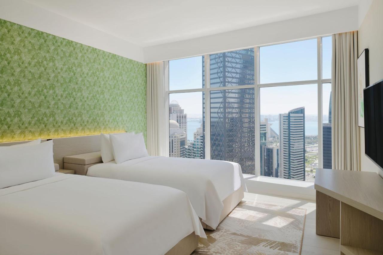 Отель Element By Westin West Bay Доха Экстерьер фото A guest room at the hotel