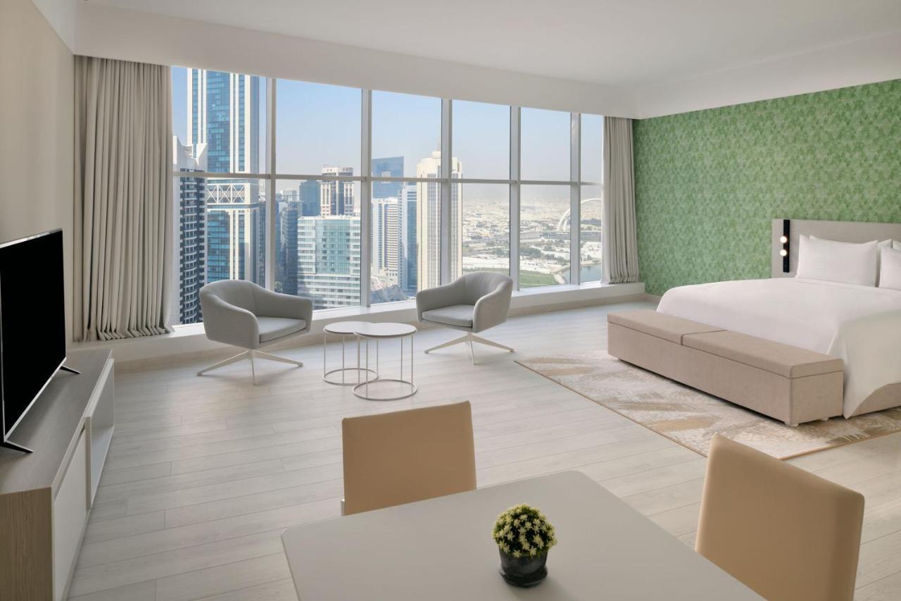 Отель Element By Westin West Bay Доха Экстерьер фото A suite at the hotel