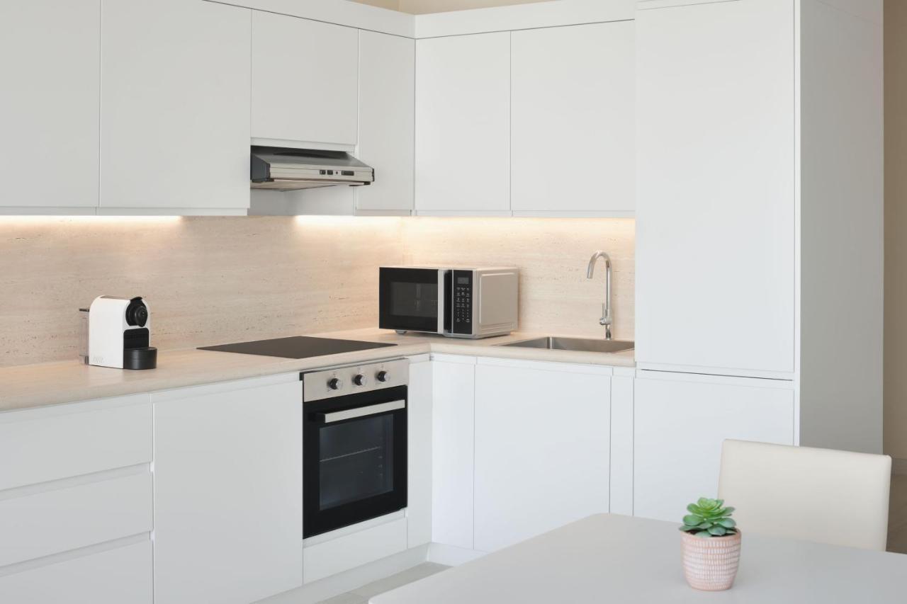 Отель Element By Westin West Bay Доха Экстерьер фото A modern kitchen